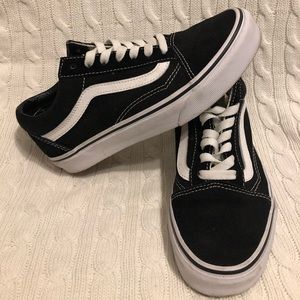 Black and white low top Old Skool Vans
